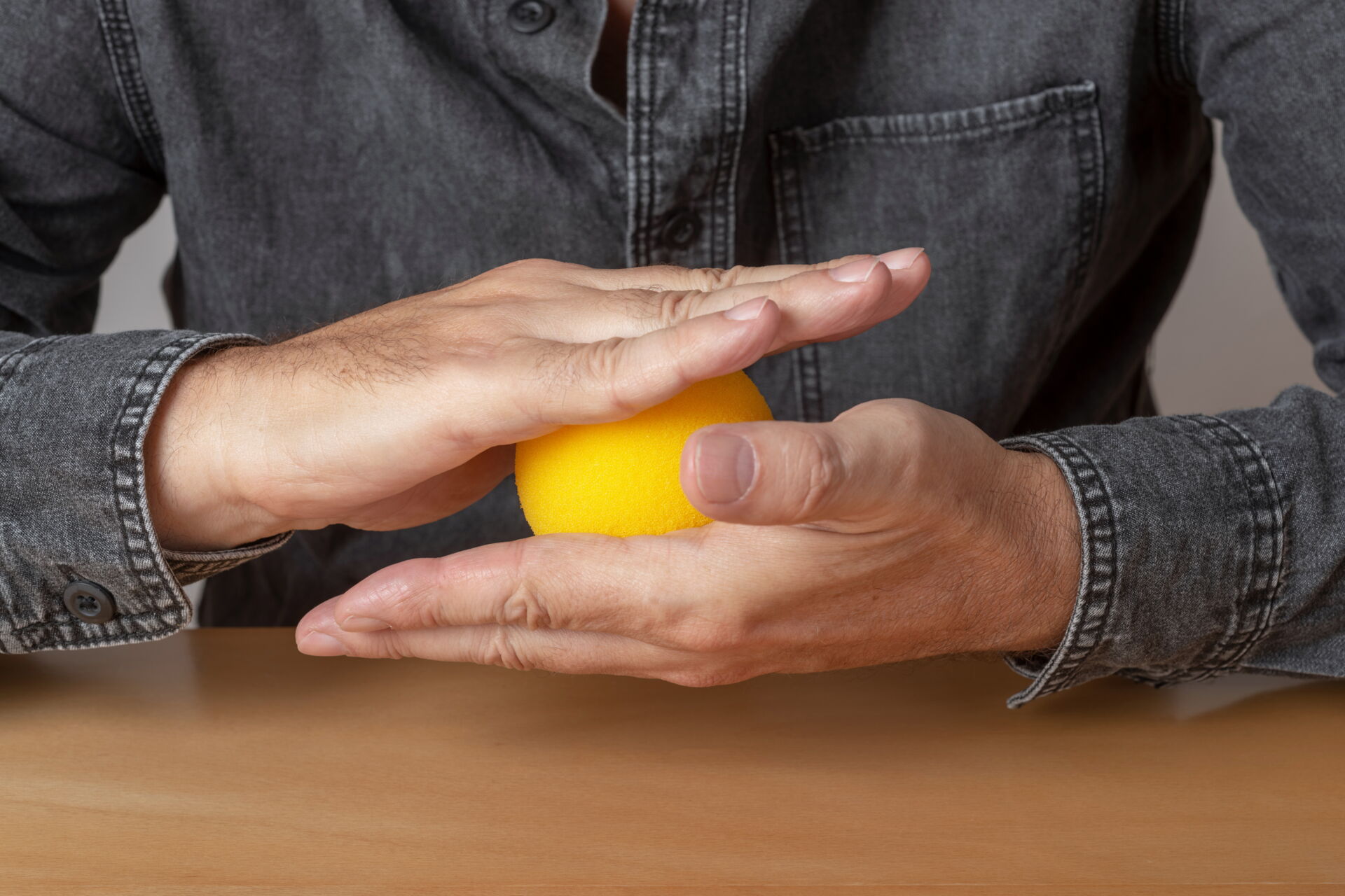 Handtherapie mit gezielter Mobilisation der Finger